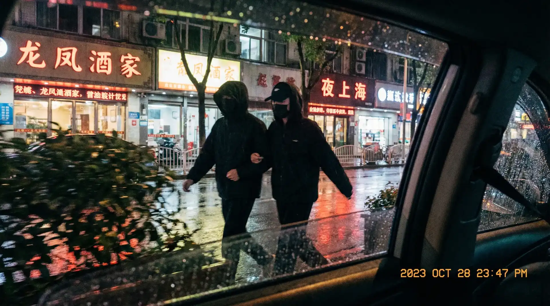 51视频 - 顶流明星深夜密会现场抓拍照片
